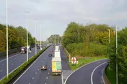Waarom dit nieuwe verkeersbord voor verwarring kan zorgen op Belgische wegen: "Opvallende vernieuwing"