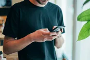 Wetenschappers onthullen de bizarre effecten op je hersenen wanneer je drie dagen je telefoon niet gebruikt