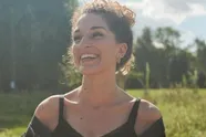 ‘Dertigers’-actrice Idalie Samad 'Baywatch-babe' gedoopt na heerlijke bikinifoto's
