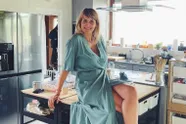 Eva Daeleman toont haar 'zachte buik en gek navelputteke': "Just wear the damn bikini, babe!" (foto's)