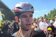 Opvallende gast volgt Van Aert en co tijdens rustdag in Tour en schrikt zich rot: "Dat is écht gevaarlijk!"