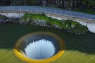 Beangstigende beelden van een 120 meter diepe ‘glory hole’ waarin mensen zijn ‘gezogen’ bezorgen je nachtmerries