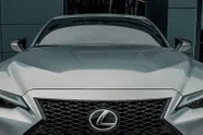 Belgische Lexus-eigenaar verbaast met bizarre nummerplaat: "Is dat zijn paswoord?"