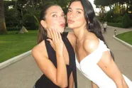 Niet alleen Dua Lipa is 'hotter than hell': maak kennis met haar jongere zus Rina (in bikini)