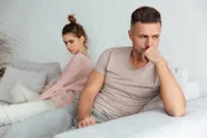 "Mijn vriendin wil een kerel met een gigantische slurf uitnodigen in onze slaapkamer. Ik voel me erg bedreigd!"
