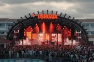 Bizar duur! Dit zijn in 2025 de waanzinnige prijzen voor een flesje water of cocktail in Beachclub Ushuaïa op Ibiza