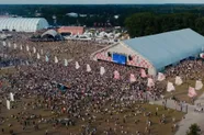 Kartonnen ‘bonnekes’, allemaal goed en wel, maar Pukkelpop voert stevige prijsstijging door: dit betaal je nu voor je pint op de festivalweide