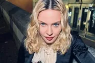 Madonna zoekt ambras met de Insta-politie door de topjes van haar melkheuvels te tonen (foto's)