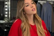 Sydney Sweeney klaagt dat de zon haar roostert... en duwt dan doodleuk haar meloenen onder onze neus