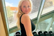 Lesley-Ann Poppe gooit haar twee melkheuvels in de strijd in pikante rode lingerie: "Twee voltreffers!" (foto's)