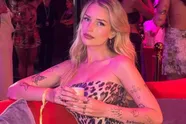 Kate wie? Lottie Moss steelt de show in een pikante doorschijnende jurk: "Je ziet wel erg veel vlees!"
