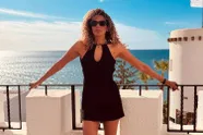 Tatyana Beloy met schaamrood op de wangen nadat ze 'betrapt' wordt met vriend in vliegtuigtoilet: "Klacht aan ons been!"