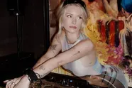 Hoelang gaan deze foto's overleven...? Lottie Moss laat Instagram smelten met doorschijnende outfit