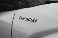 Na de ontploffing in Izegem: zijn hybride wagens een tikkende tijdbom én (veel) gevaarlijker dan volledig elektrische auto's?