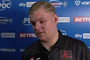 Dramatische nederlaag voor Mike De Decker op het WK darts, waarna hij zwaar uithaalt naar de fans: "De eersten om te klagen!"