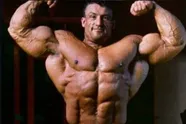 Dorian Yates, voormalig zesvoudige Mister Olympia, laat waanzinnige transformatie zien nu hij op pensioen is