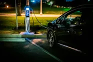Andy heeft al 5 jaar geen benzine getankt, en onthult de indrukwekkende besparingen met zijn elektrische wagen