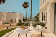 Dit wordt dé nieuwe reistrend voor 2026, en dit luxe-hotel op Ibiza is daar het perfecte voorbeeld van