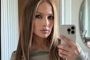 Jennifer Lopez toont nog eens haar tijdloze schoonheid in bikini: "Ik sta gewoon in brand!" (foto's)