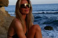 Hallo kroket! Femke Herygers showt haar indrukwekkende bikinilijf met foto's waar écht even niet goed van bent
