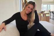 Vlaamse tijger Joke Van de Velde is nog in vorm hoor... Check haar sixpack op deze bikinifoto maar eens!