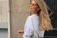 Ex-Miss België Justine De Jonckheere in bikini onder een azuurblauwe hemel... da's toch een beeld dat blijft hangen