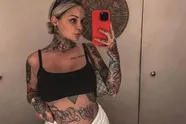 Pommeline Tillière viert haar 32e verjaardag door een snikhete foto te delen die dagen op je netvlies blijft plakken