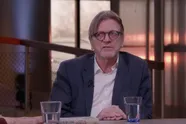 "Schande voor ons land!" — Guy Verhofstadt rijdt door rood maar krijgt geen straf, uitleg van rechter is 'speciaal'