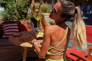 Wat een bommetje! Maithé, het lief van Sean Dhondt, showt haar waanzinnig afgetrainde lijf in bikini