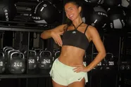Koekoek! Coco Brocades toont (helemaal bezweet) in 'minimale' sportoutfits waarom heel Nederland gek is van haar (foto's)