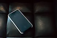 Apple waarschuwt mensen die hun iPhone 's nachts opladen: "Slechts drie keer ademhalen en je bent al bewusteloos"