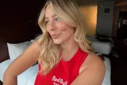 Steffi Mercie vertoeft in het zonnige Griekenland... en dus tovert ze haar bikini uit de reiskoffer (foto's)