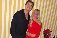 Gill, het lief van Niels Destadsbader, poseert 'toploos' en dat maakt wel iets los op het internet (foto's)
