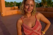 Julie Vermeire stuurt haar babe-gehalte nog wat de hoogte in met heerlijke bikinifoto