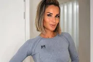 Vlaamse 'Mrs Worldwide' Deborah pakt uit in een bikini die weinig aan de verbeelding overlaat (foto's)
