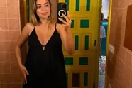Haar babe-gehalte gaat weer omhoog: Zita Wauters toont zich in zwemkledij én laat ons mee loeren in haar decolleté