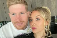 WAG-koorts - Opwarmen voor het WK 2026 met de lekkerste foto's van Michèle, de vrouw van Kevin De Bruyne