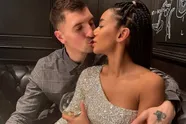 WAG-koorts - Opwarmen voor het WK met de lekkerste foto's van Deborah, de vrouw van Thomas Meunier