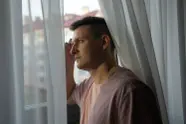 Zijn hitsige vriendin gooit hem op bed en scheurt de kleren van zijn lijf en toch...: “Er is iets dat me serieus dwarszit!”