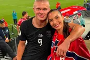 Fan of geen fan van Haaland... voor zijn vriendin Isabel in bikini kun je alleen maar supporteren! (foto's)