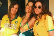 Braziliaans topmodel Alessandra Ambrosio steunt haar thuisland op het WK in redelijk hete outfits (foto's)