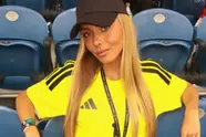 Rode kaart voor Trump, open doekje voor Mishel: de USA loopt wild van mevrouw Courtois in bikini!
