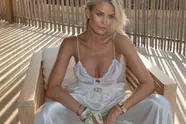 'Real Housewives' trappen nieuw seizoen af op Ibiza... En vooral het rode, weinig verhullende badpak van Amy valt op!