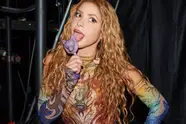Vooraan staan bij een optreden van Shakira is geen straf, zeker niet als ze schaars gekleed met de heupen schudt (video)