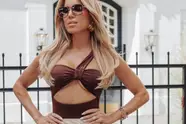 Sylvie Meis (48) laat zich zien in bikini en daar ben je een paar dagen niet goed van (foto's)