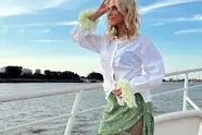 Vlaamse actrice Tine Priem maakt selfie in doorschijnende outfit en haar fans worden wild: "Next level!"