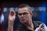 Eerste ronde International Darts Open: Gian van Veen verslaat Barney, De Sousa maatje te groot voor Cor Dekker