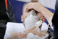 Voetballer Christian Eriksen reageert voor het eerst na reanimatie