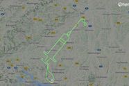 Piloot ’tekent’ met vliegtuig enorme injectiespuit in de lucht