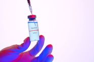 Bijna 4.000 volledig gevaccineerde mensen in de VS zijn positief getest op COVID-19